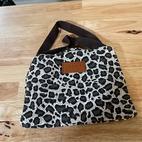 Sport black white lunch bag 8 x 6 inches double handles EUC zip close - Picture 4 of 5